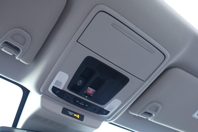 Honda Accord Hybrid Vehicle Full-screen Gallery Image 17