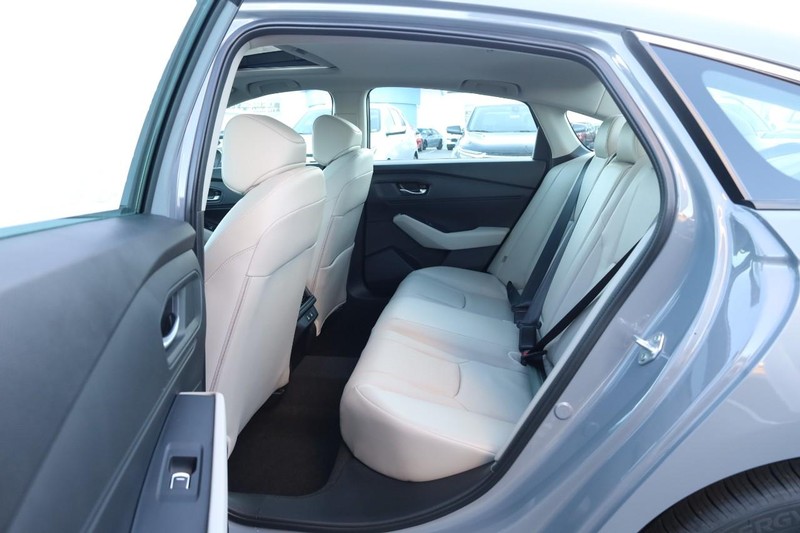 Honda Accord Hybrid Vehicle Full-screen Gallery Image 21