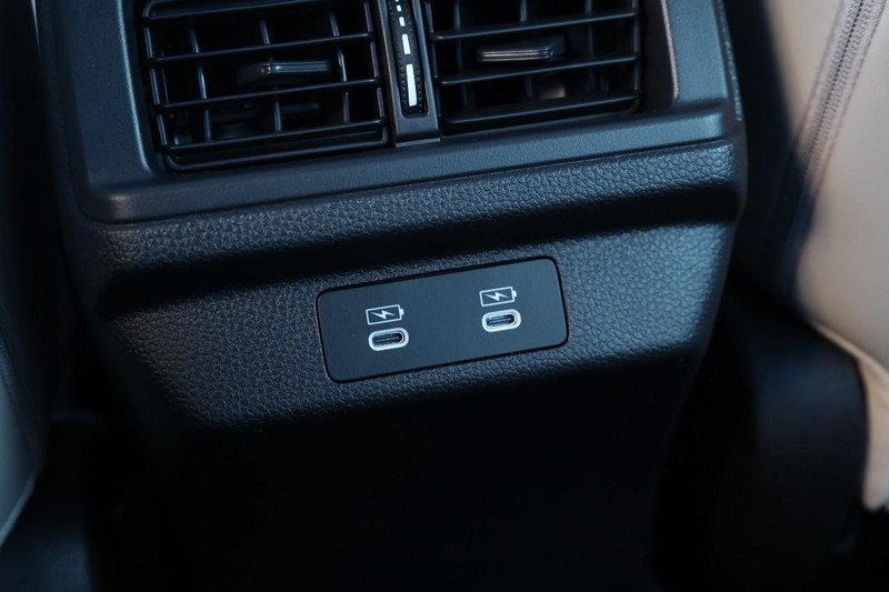 Honda Accord Hybrid Vehicle Full-screen Gallery Image 22