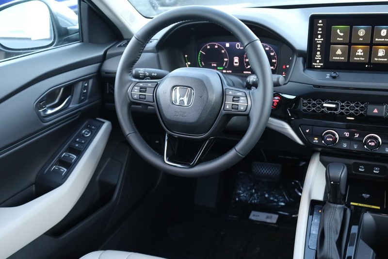Honda Accord Hybrid Vehicle Full-screen Gallery Image 24
