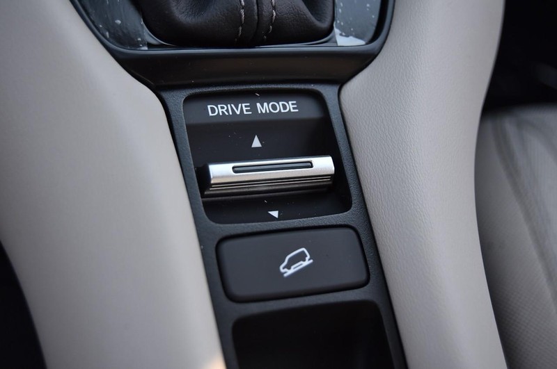 Honda HR-V Vehicle Full-screen Gallery Image 16