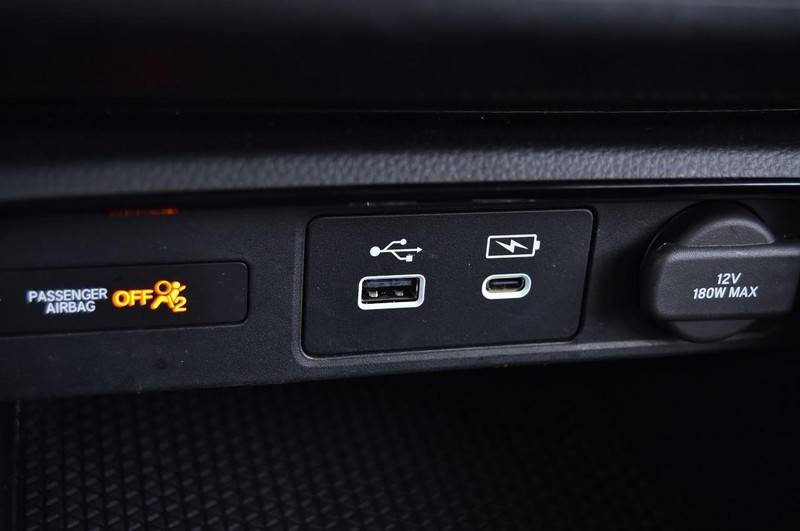 Honda CR-V Vehicle Full-screen Gallery Image 16