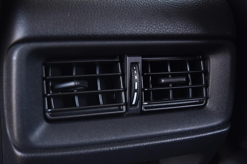 Honda CR-V Vehicle Full-screen Gallery Image 24