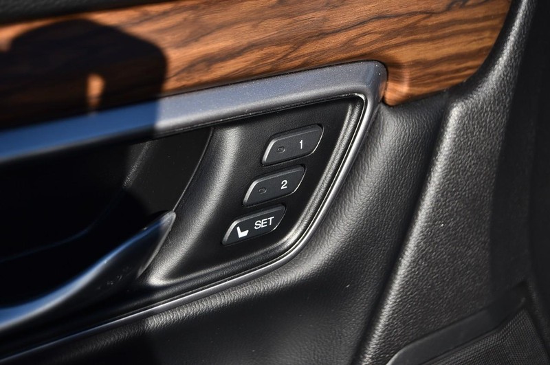 Honda CR-V Hybrid Vehicle Full-screen Gallery Image 9