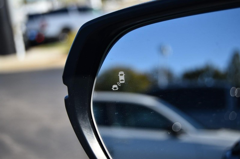 Honda CR-V Hybrid Vehicle Full-screen Gallery Image 10