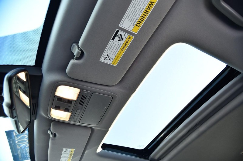 Honda CR-V Hybrid Vehicle Full-screen Gallery Image 23