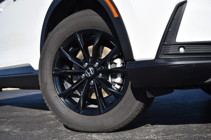 Honda CR-V Hybrid Vehicle Full-screen Gallery Image 3