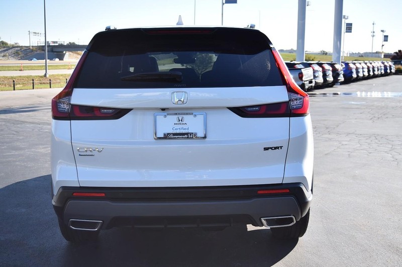 Honda CR-V Hybrid Vehicle Full-screen Gallery Image 6