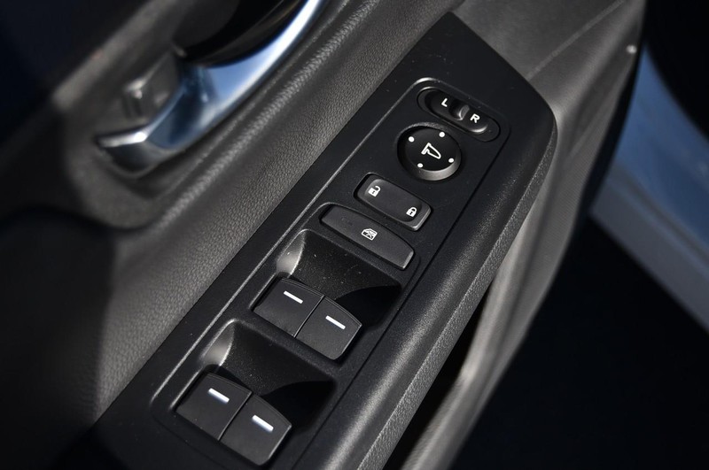 Honda CR-V Hybrid Vehicle Full-screen Gallery Image 8