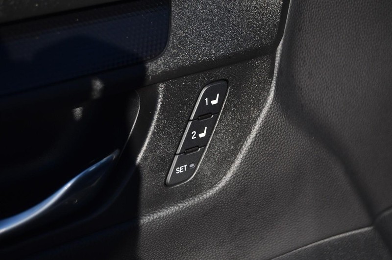 Honda CR-V Hybrid Vehicle Full-screen Gallery Image 9