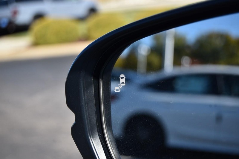 Honda CR-V Hybrid Vehicle Full-screen Gallery Image 10