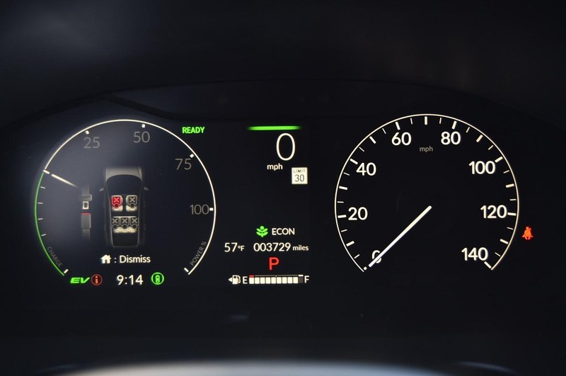 Honda CR-V Hybrid Vehicle Full-screen Gallery Image 12