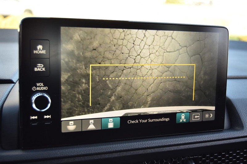 Honda CR-V Hybrid Vehicle Full-screen Gallery Image 14