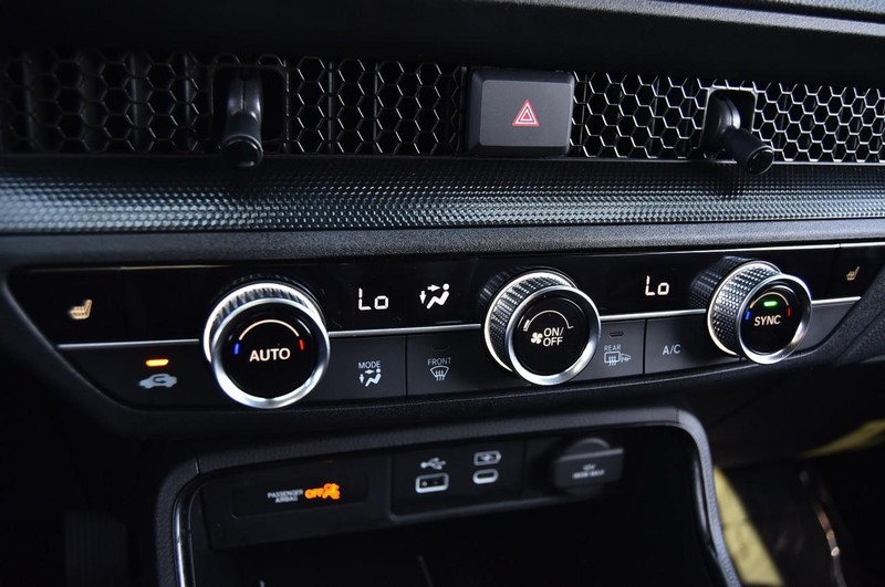 Honda CR-V Hybrid Vehicle Full-screen Gallery Image 16