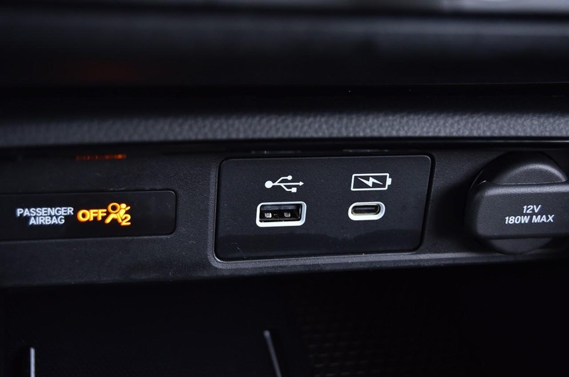 Honda CR-V Hybrid Vehicle Full-screen Gallery Image 17