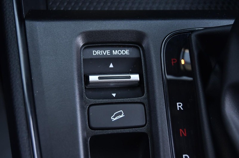 Honda CR-V Hybrid Vehicle Full-screen Gallery Image 19