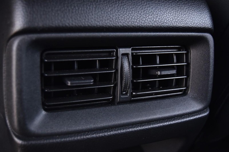 Honda CR-V Hybrid Vehicle Full-screen Gallery Image 26