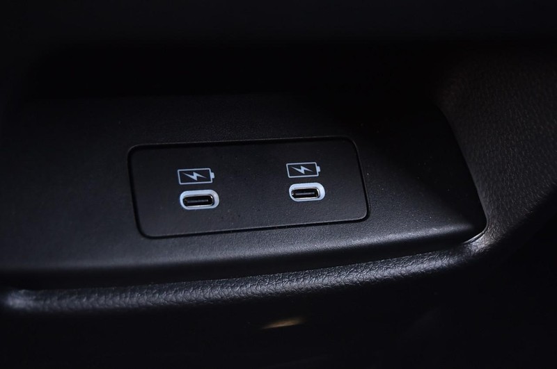 Honda CR-V Hybrid Vehicle Full-screen Gallery Image 27