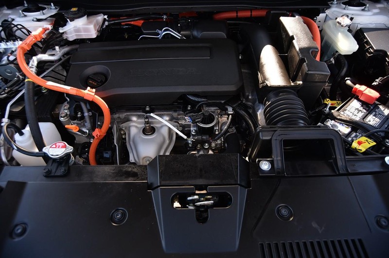Honda CR-V Hybrid Vehicle Full-screen Gallery Image 30