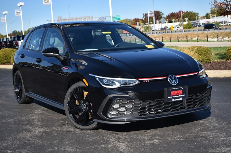 Volkswagen Golf GTI Vehicle Full-screen Gallery Image 2