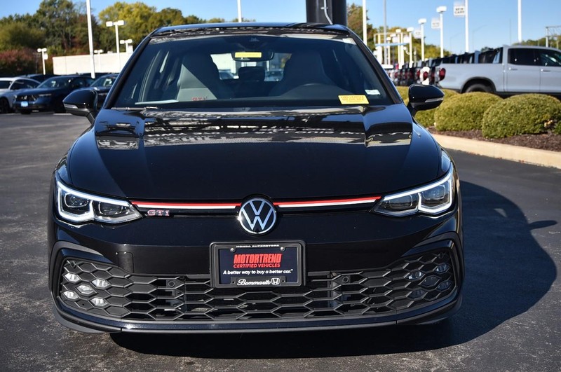 Volkswagen Golf GTI Vehicle Full-screen Gallery Image 4