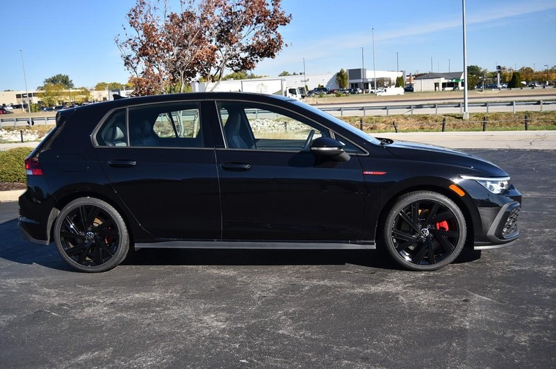 Volkswagen Golf GTI Vehicle Full-screen Gallery Image 5