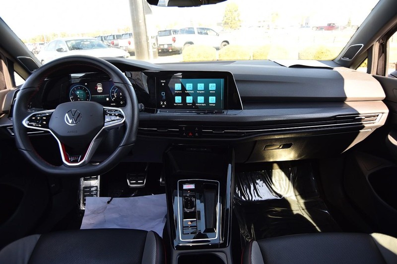 Volkswagen Golf GTI Vehicle Full-screen Gallery Image 7