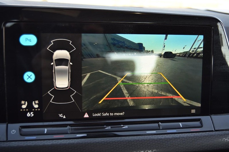 Volkswagen Golf GTI Vehicle Full-screen Gallery Image 12