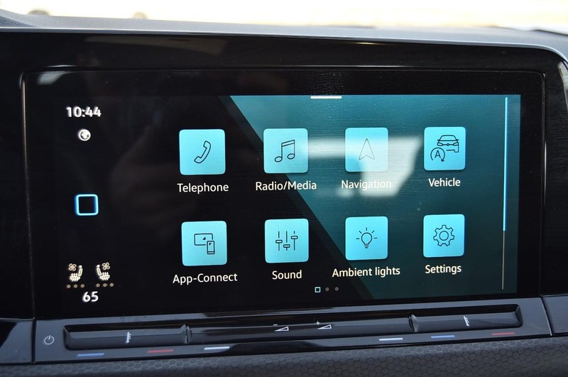 Volkswagen Golf GTI Vehicle Full-screen Gallery Image 13