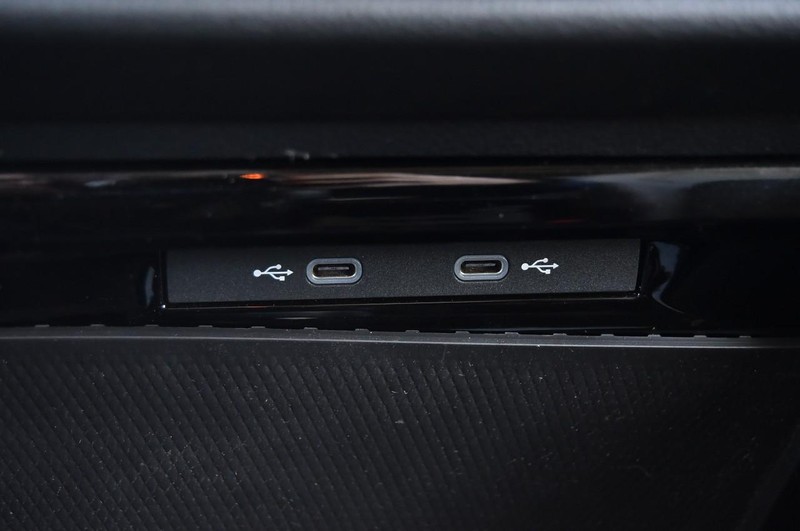 Volkswagen Golf GTI Vehicle Full-screen Gallery Image 15