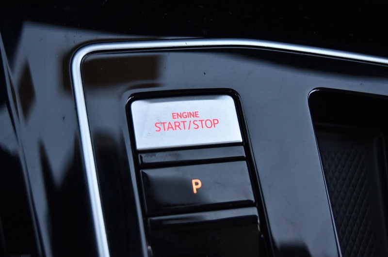 Volkswagen Golf GTI Vehicle Full-screen Gallery Image 16