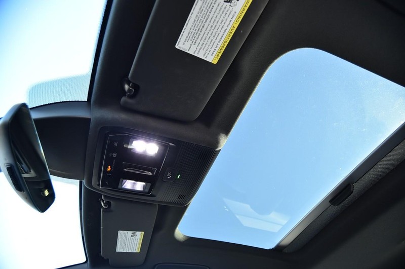 Volkswagen Golf GTI Vehicle Full-screen Gallery Image 20