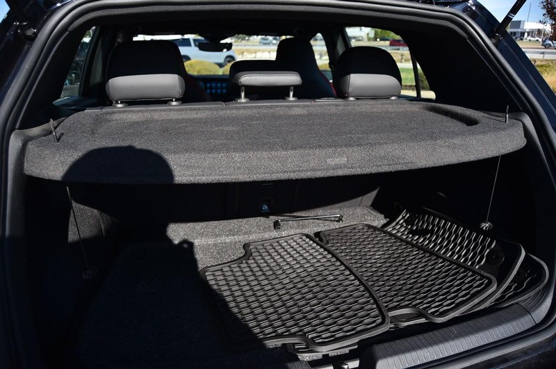 Volkswagen Golf GTI Vehicle Full-screen Gallery Image 24