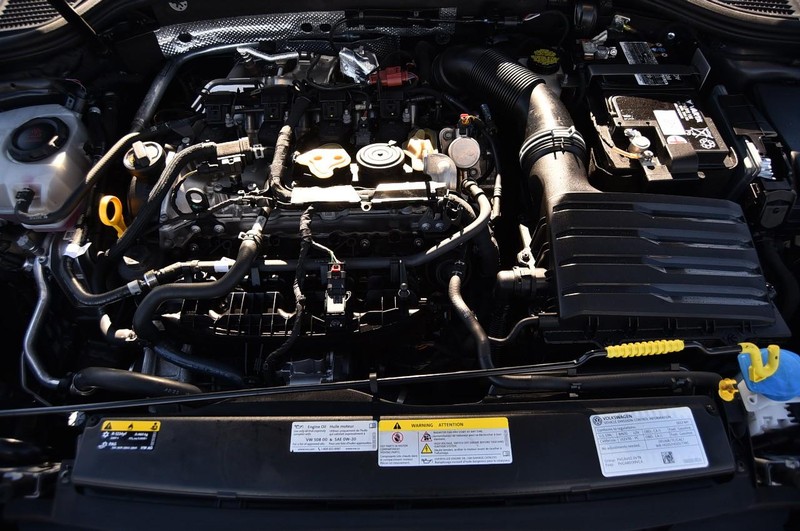 Volkswagen Golf GTI Vehicle Full-screen Gallery Image 25