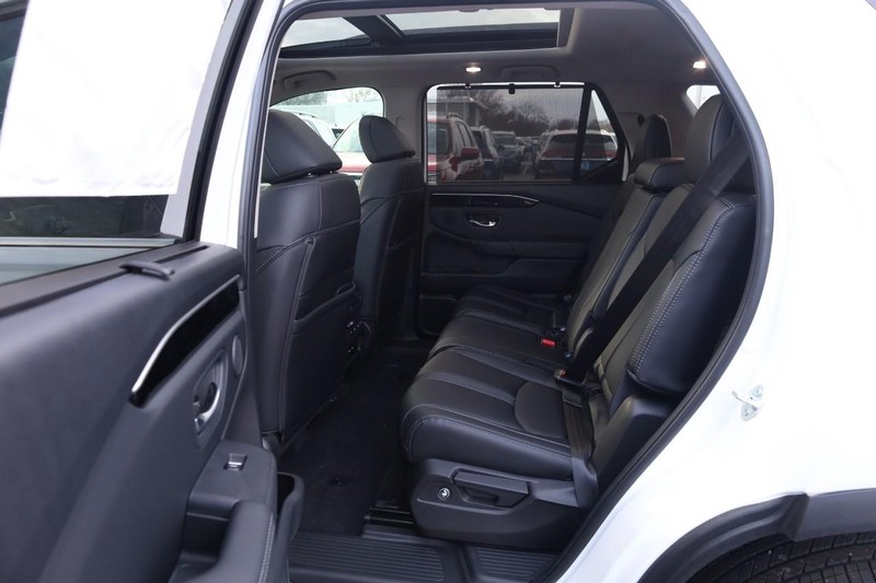 Honda Pilot Vehicle Image 25