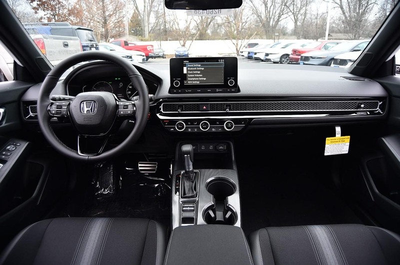 Honda Civic Sedan Hybrid Vehicle Full-screen Gallery Image 7