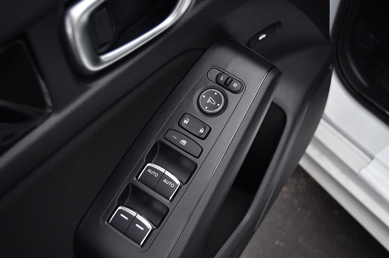 Honda Civic Sedan Hybrid Vehicle Full-screen Gallery Image 8