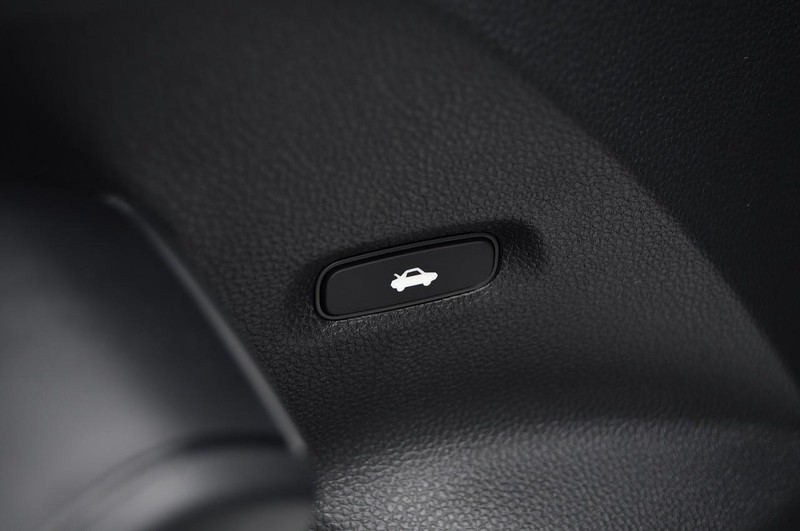 Honda Civic Sedan Hybrid Vehicle Full-screen Gallery Image 9