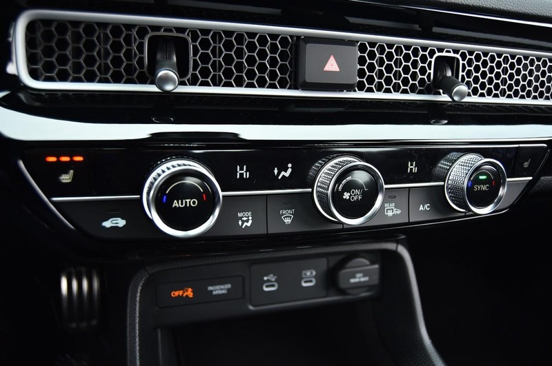 Honda Civic Sedan Hybrid Vehicle Full-screen Gallery Image 16