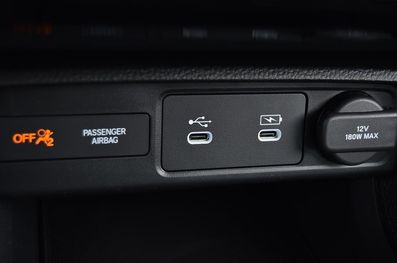 Honda Civic Sedan Hybrid Vehicle Full-screen Gallery Image 17