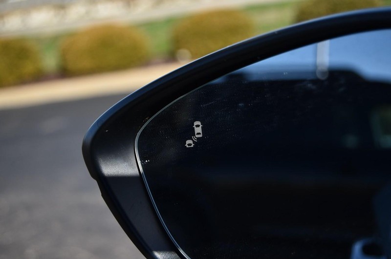 Honda Accord Hybrid Vehicle Full-screen Gallery Image 11