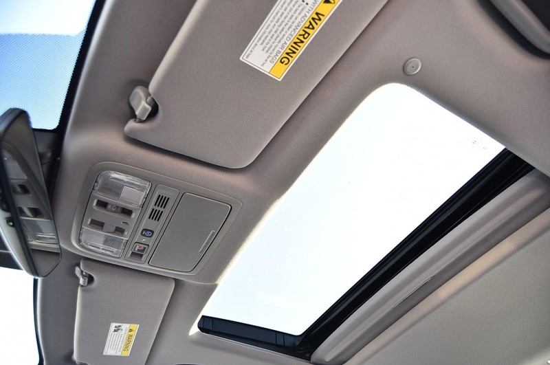 Honda Accord Hybrid Vehicle Full-screen Gallery Image 25