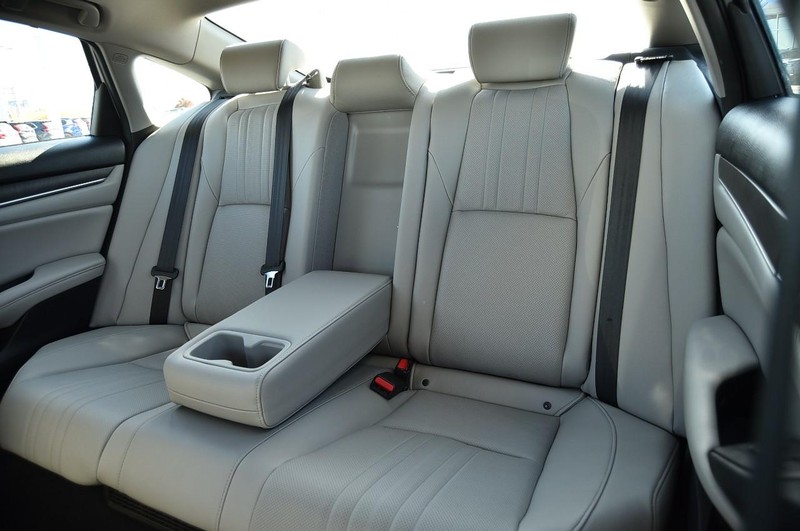 Honda Accord Hybrid Vehicle Full-screen Gallery Image 26