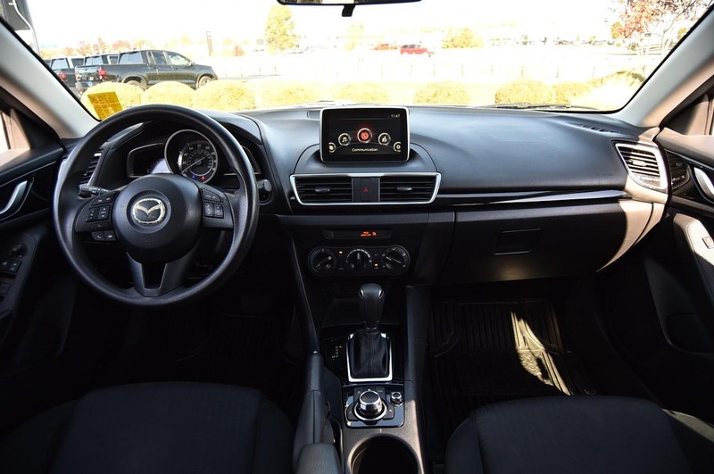 Mazda Mazda3 Hatchback Vehicle Image 07