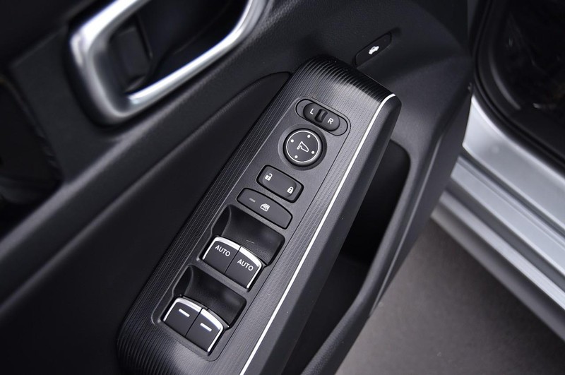 Honda Civic Sedan Hybrid Vehicle Full-screen Gallery Image 8