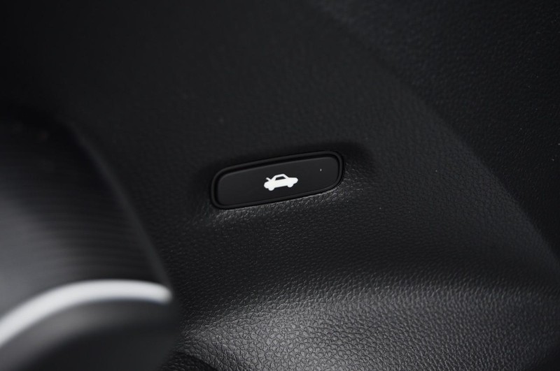 Honda Civic Sedan Hybrid Vehicle Full-screen Gallery Image 9