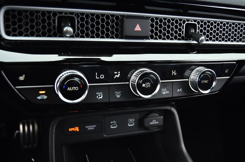 Honda Civic Sedan Hybrid Vehicle Full-screen Gallery Image 16