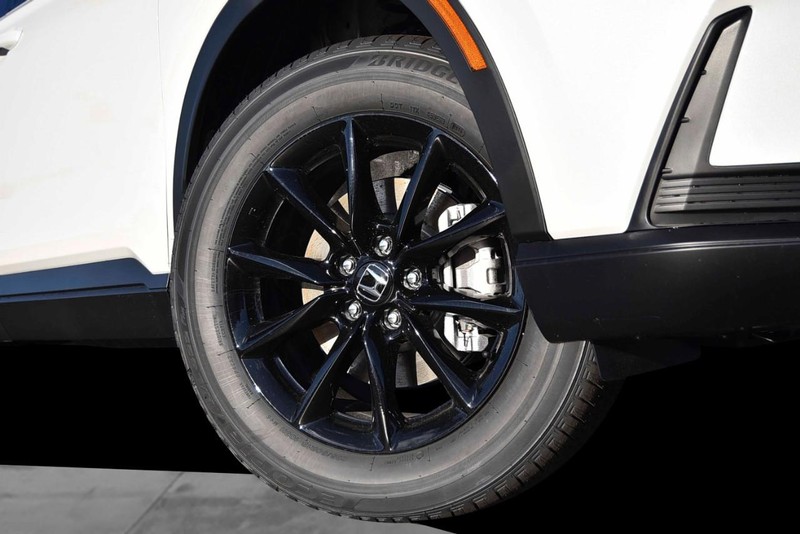 Honda CR-V Hybrid Vehicle Full-screen Gallery Image 3