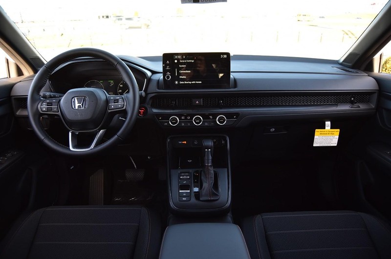 Honda CR-V Hybrid Vehicle Full-screen Gallery Image 7