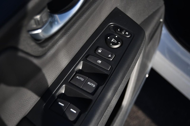 Honda CR-V Hybrid Vehicle Full-screen Gallery Image 8